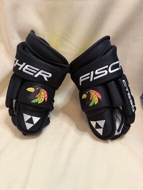 Fischer Men’s Black Hockey Gloves with Team Feather Logo